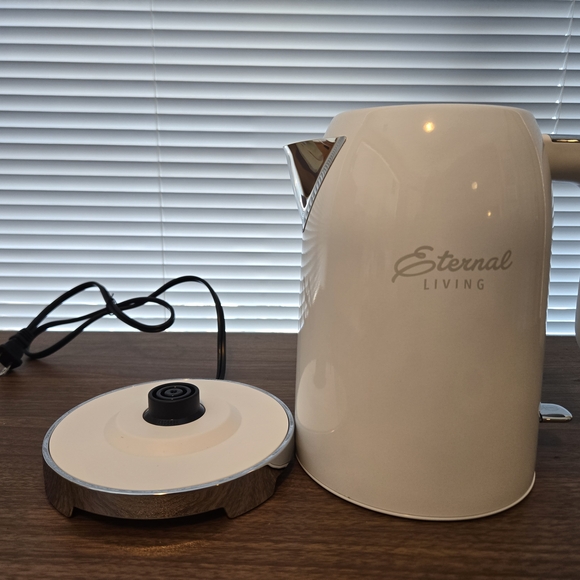White Electric Kettle for Tea & Coffee - Picture 3 of 5